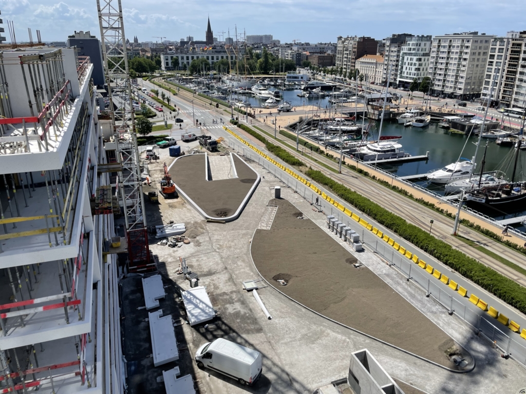 Voorplein SKY Towers aan de jachthaven van Oostende